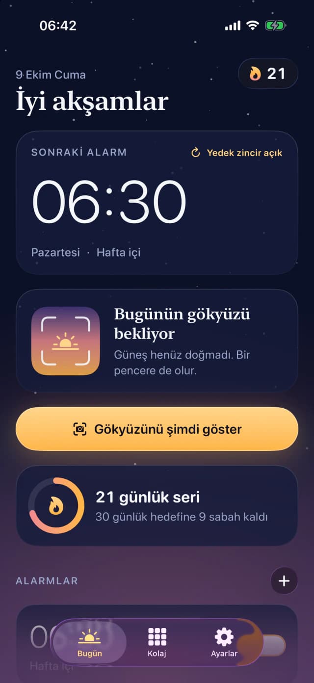 Skyshot ana ekranı: yedek alarm zinciri açık 6:30 alarmı, 21 günlük seri ve Gökyüzünü şimdi göster düğmesi